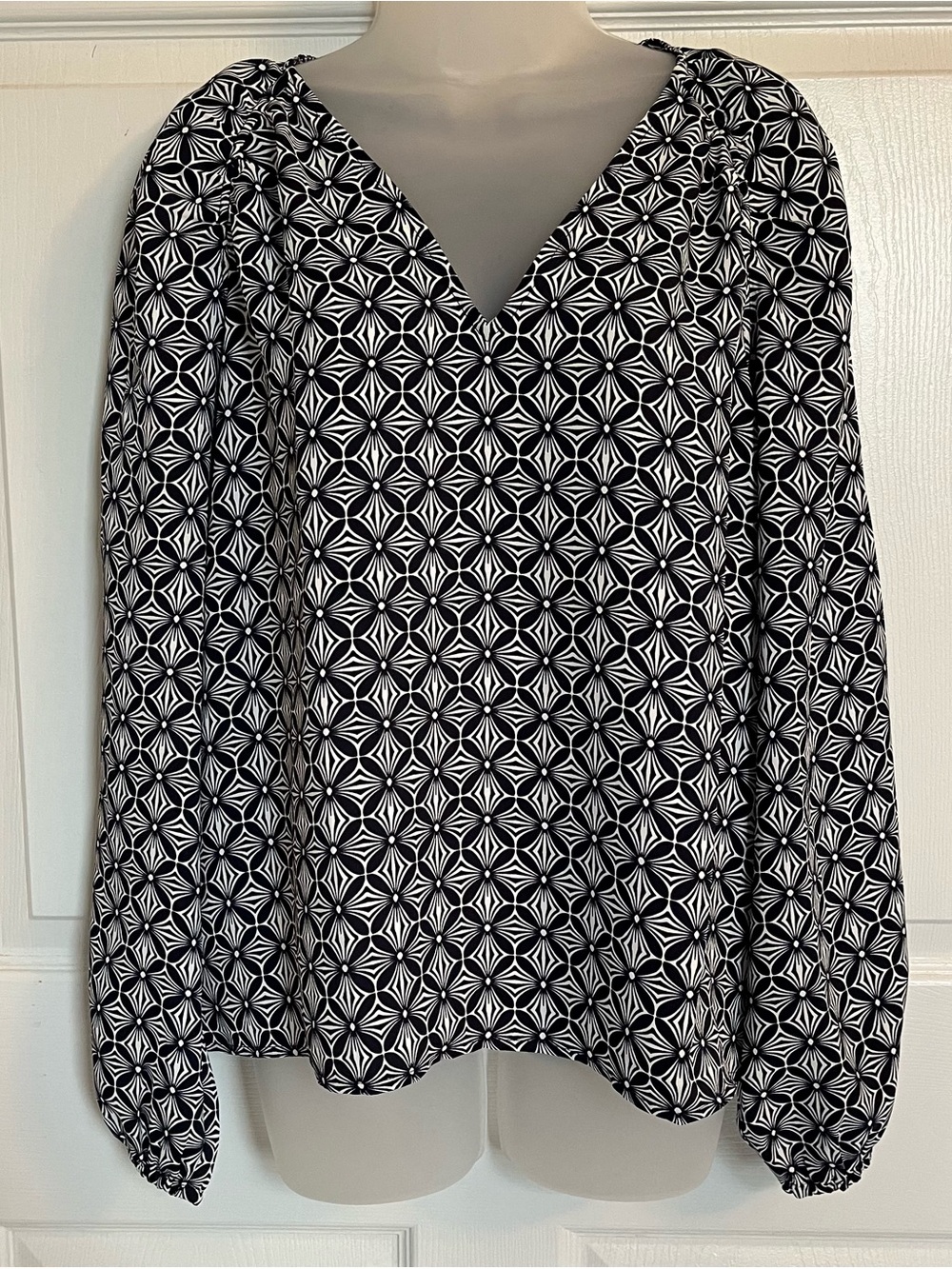 NWT LOFT Geometric Tile Print V-Neck Long Sleeve Blouse M